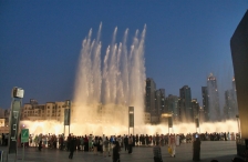 Wasserspiele vorm Burj Khalifa